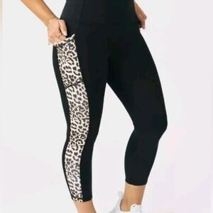 ZYIA  Hi Rise Capri Leggings Black Leopard Print Stripe Pockets 6-8. H40